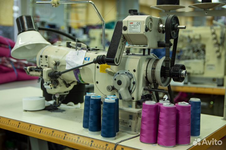 Швея на оверлок и прямострочку