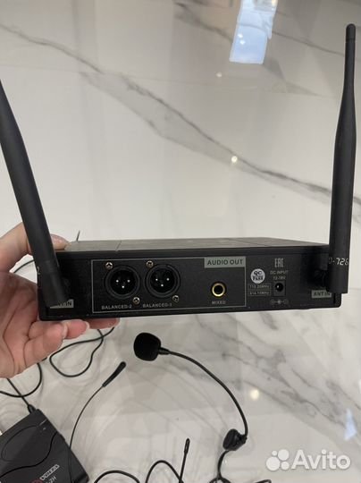 Радиосистема с петеличными микрофонами