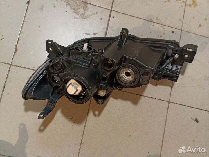 Фара Mazda 3 BK ксенон, седан