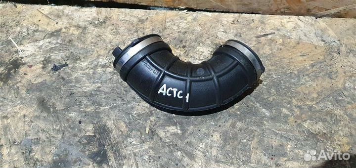 Патрубок воздушного фильтра Opel Astra J GTC 2012