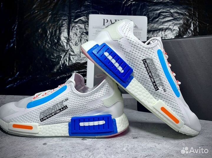 Кроссовки adidas boost белые