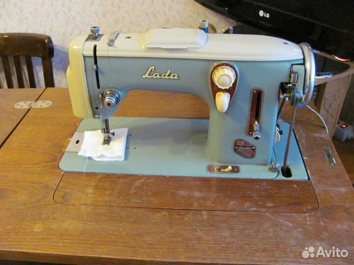 Швейная машина LADA T237