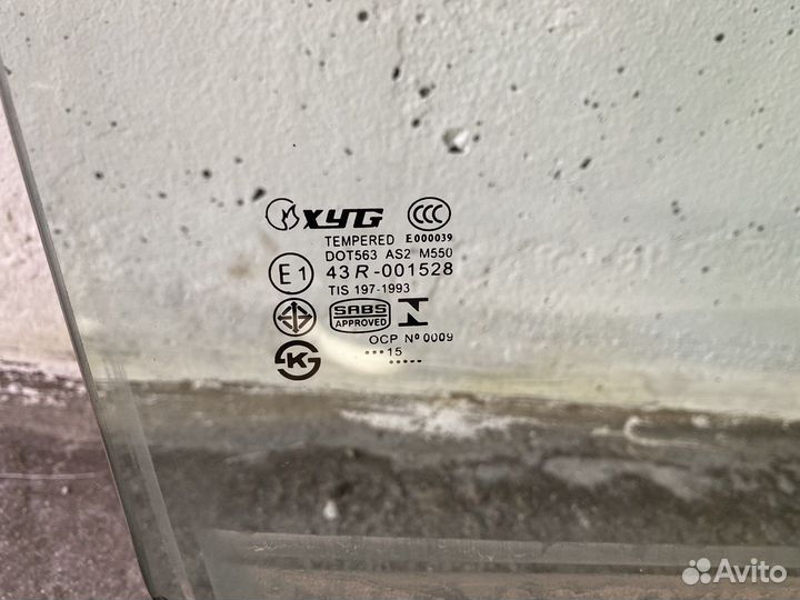 Стекло переднее правое venza
