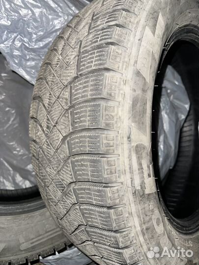 Pirelli Ice Zero FR 215/60 R16