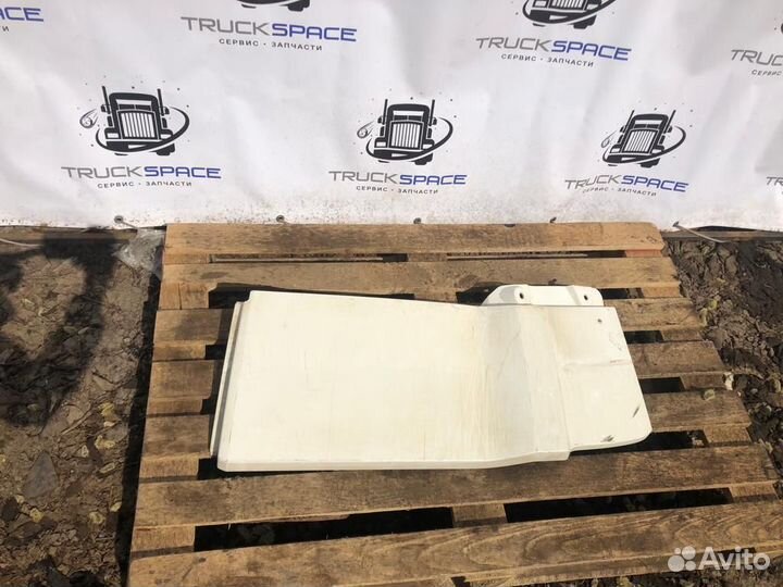 1876029 Спойлер кабины верхний левый Daf XF105