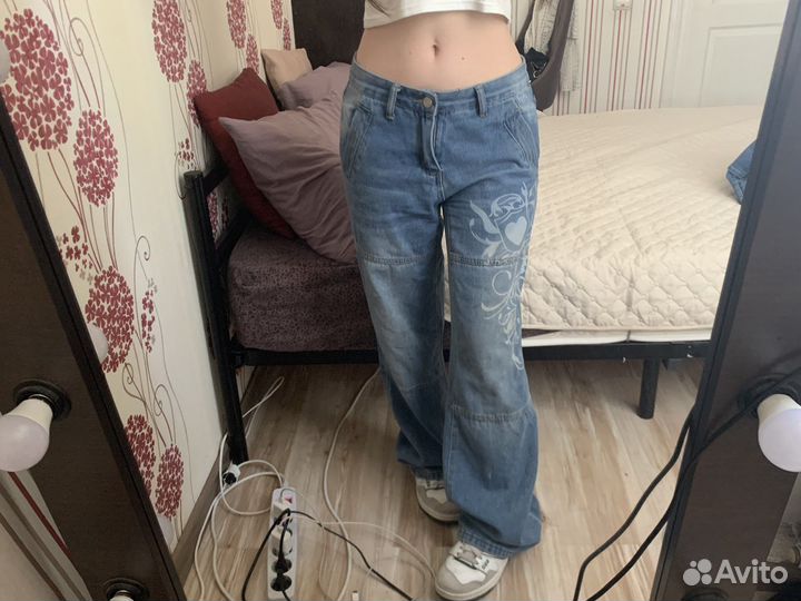 Джинсы на низкой посадке y2k с принтом