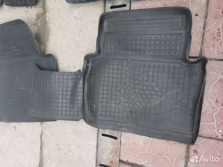 Автомобильные коврики резиновые