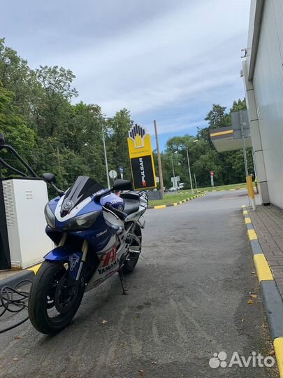 Мотоцикл Yamaha R1 2000 на карбюраторах