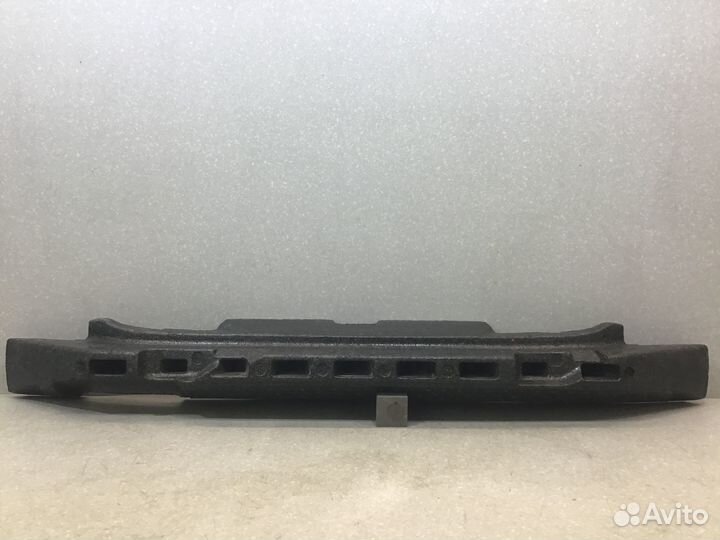 Абсорбер переднего бампера VW Amarok 2010