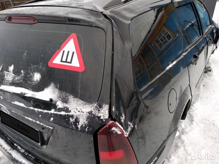 Ford Focus 1.8 МТ, 2004, битый, 215 000 км