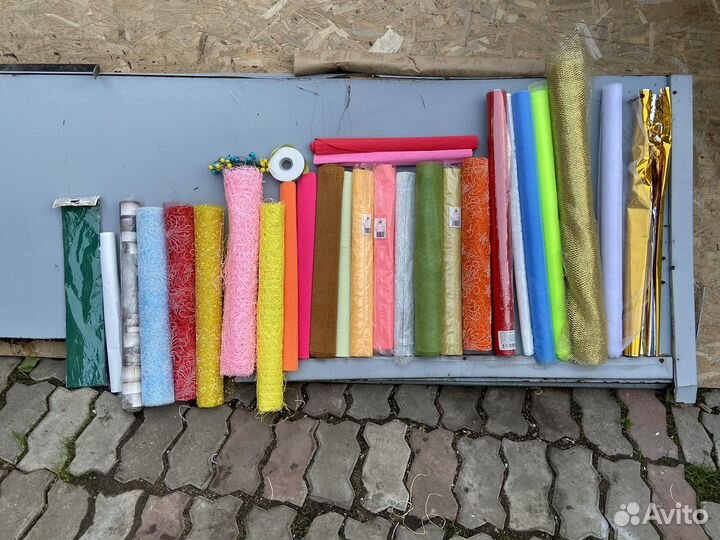 Подарочная упаковка и цветочная пленка