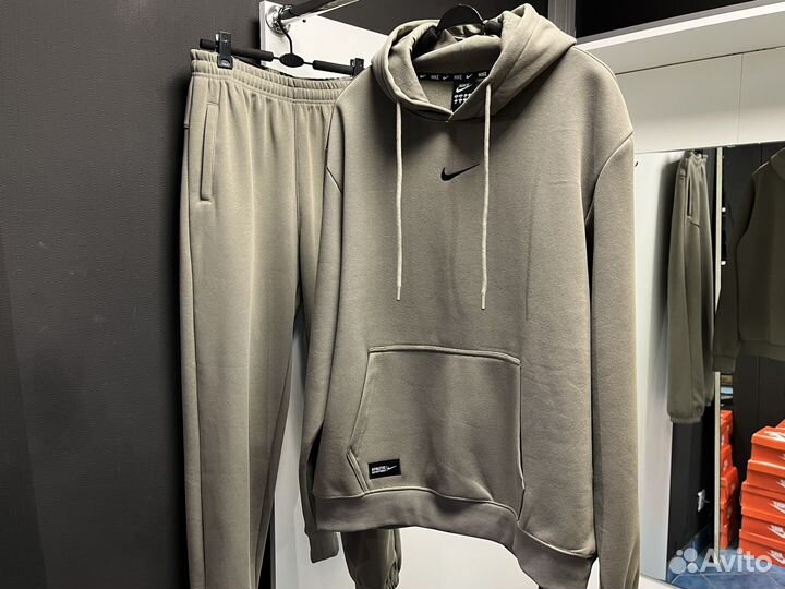 Спортивный костюм Nike на флисе