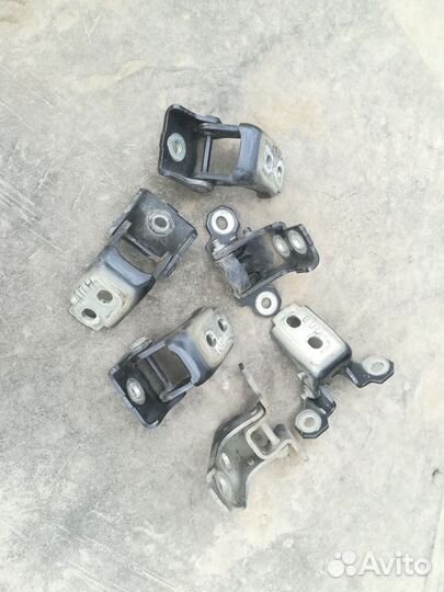 Петли дверей Renault Fluence