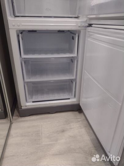 Холодильник бу Ariston nofrost