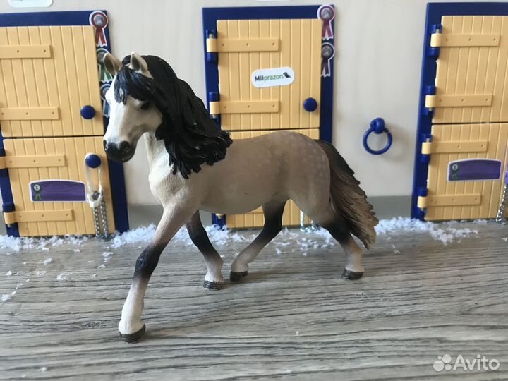 Фигурки лошадей schleich