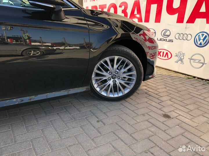 Колпачки колесные на toyota kamry черного цвета