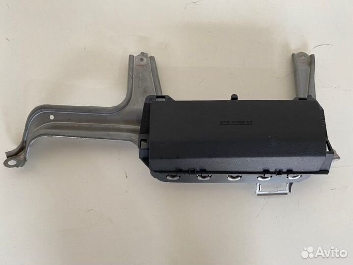 Коленная подушка безопасности левая Toyota Camry