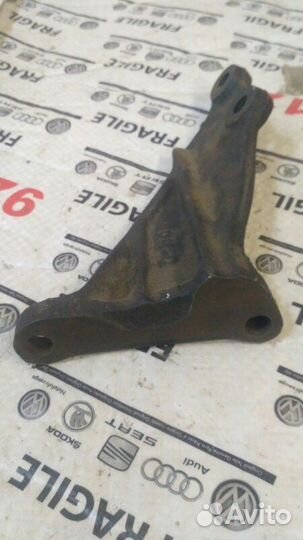 Кронштейн двигателя задний правый Toyota Mark2