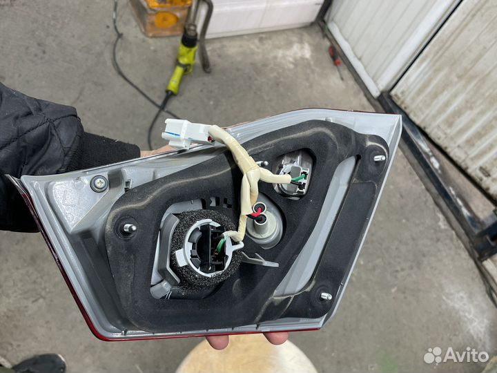 Фонарь крышки багажника левый Toyota Camry 50