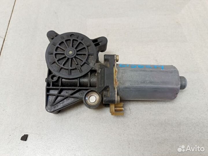 Моторчик переднего правого стеклоподъемника