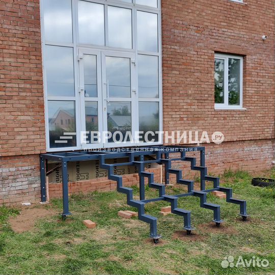 Металлический каркас лестницы