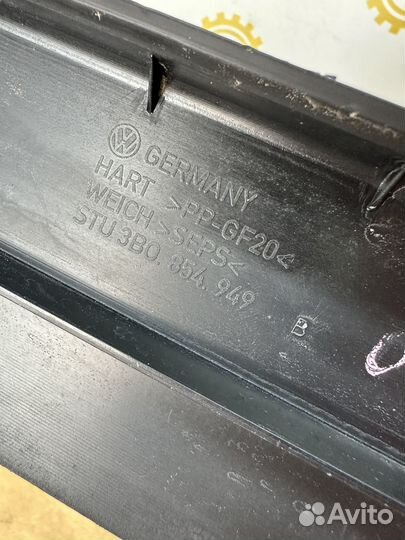 Молдинг двери нижний задний Volkswagen Passat B5