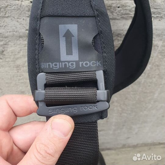 Страховочная привязь singing rock expert 3 система