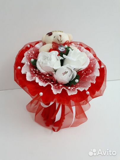 Букет с конфетами и игрушкой