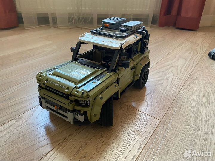 Lego Land Rover Defender 42110