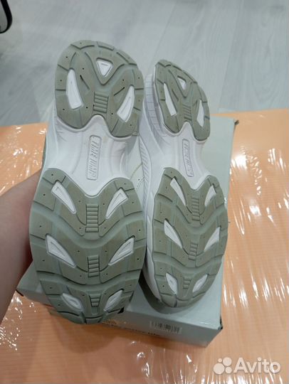 Кроссовки женские 38 размер