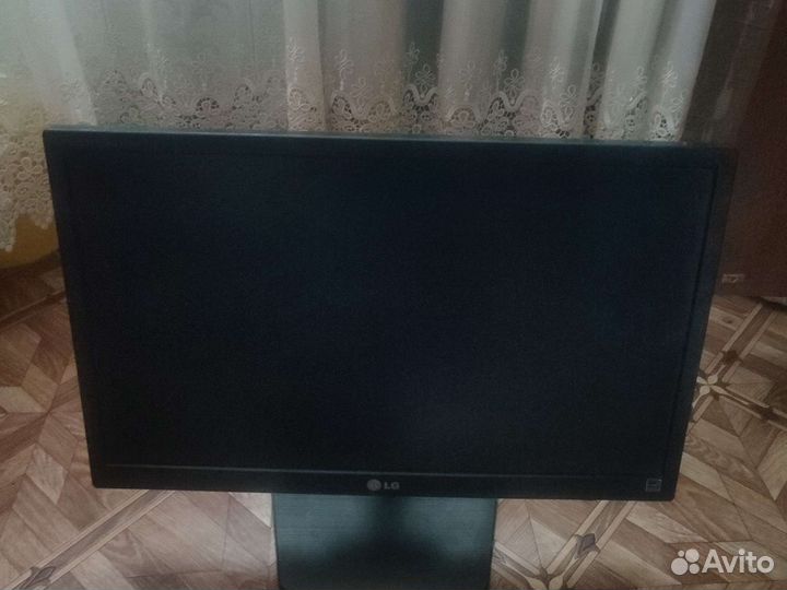 Монитор LG flatron E2242