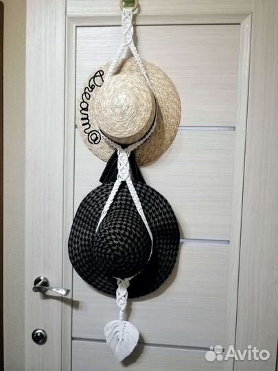 Подвес для двух шляп