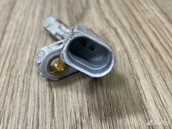 Датчик ABS задний левый Фольксваген Пассат сс