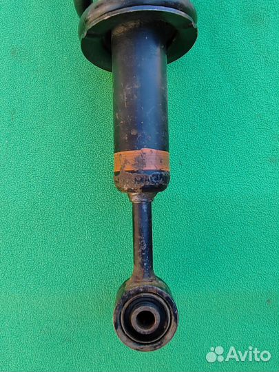 Передний амортизатор toyota land cruiser prado 120