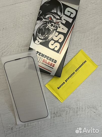 Защитное стекло iPhone 13