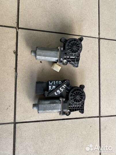 Моторчик стеклоподьемника задний левый Mercedes-Be