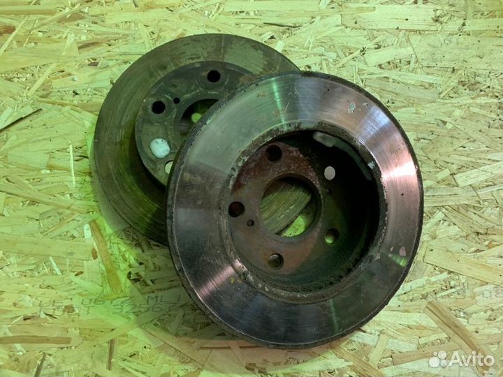 Тормозные диски левый правый переднее Toyota Camry