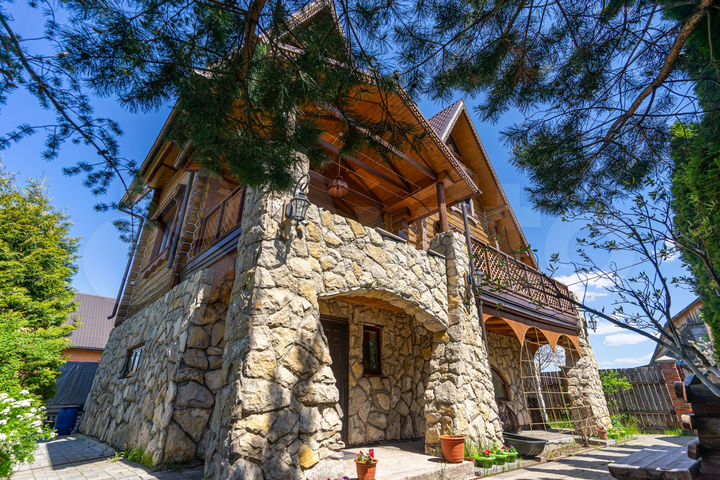 Дом 250 м² на участке 15 сот.