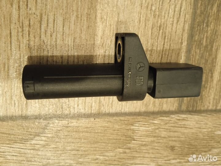 Датчик положения коленчатого вала Mercedes-Benz