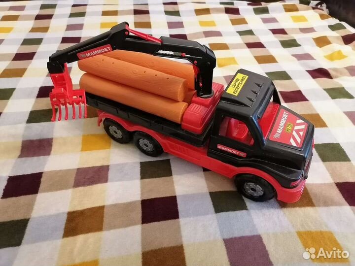 Грузовик бревновоз