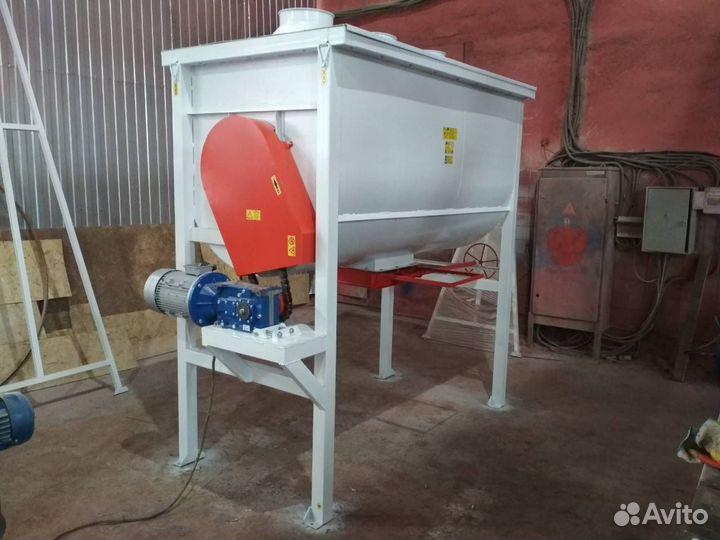 Кормосмеситель горизонтальный в наличии