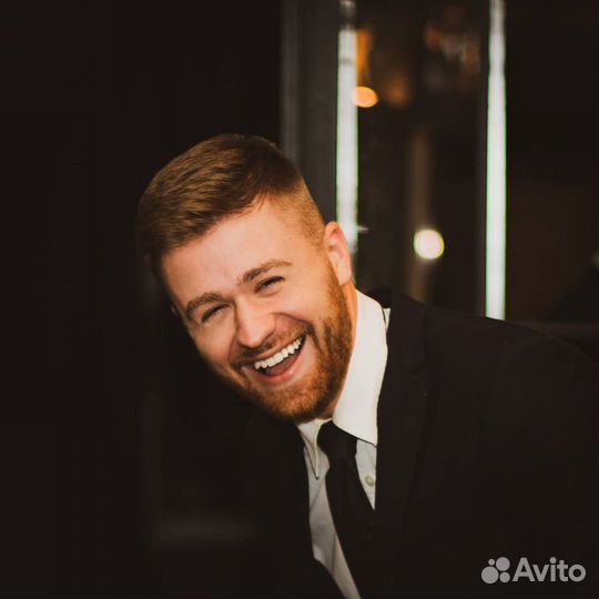 Ведущий Мероприятий И Диджей с Оборудованием