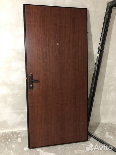 Дверь от застройщика