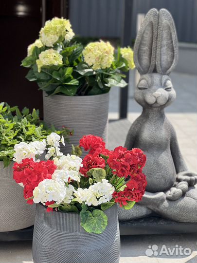 Садовая фигурка заяц