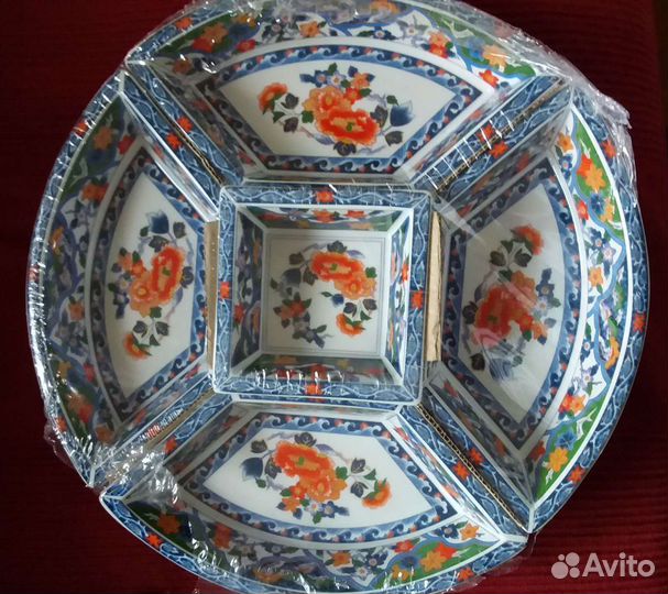 Большая крутящаяся менажница. Фарфор