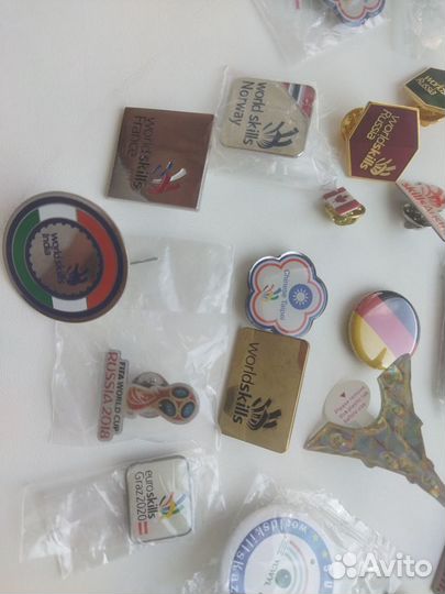 Значки современные