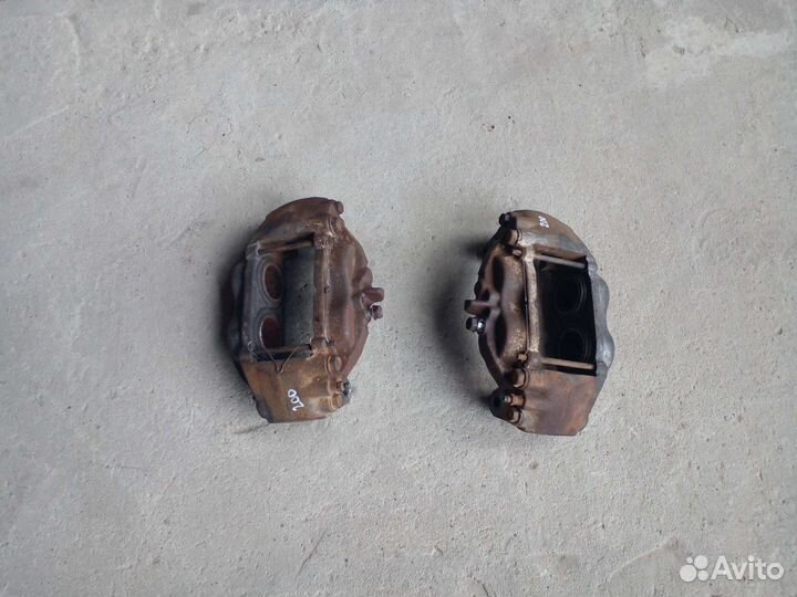 Суппорт передний Toyota Land Cruiser 200