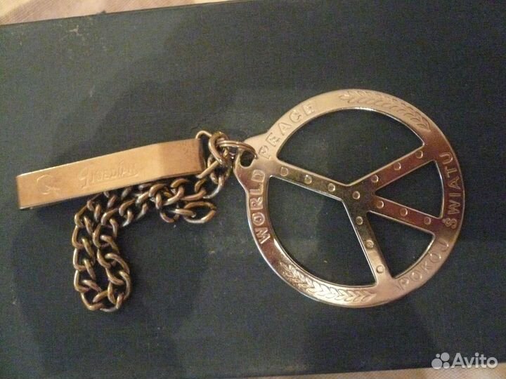 Значки спортивные и другие