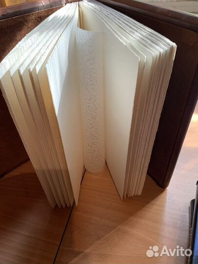 Альбом для фото в кожаном переплете