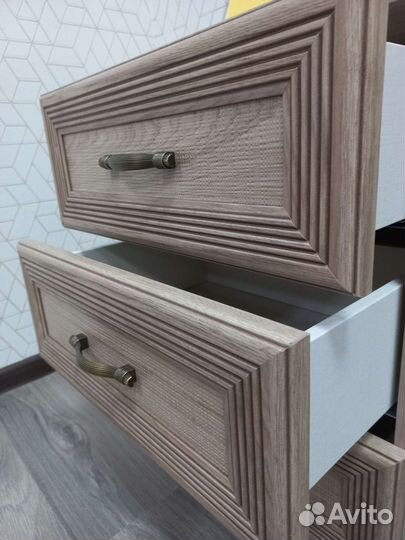 Тумба прикроватная
